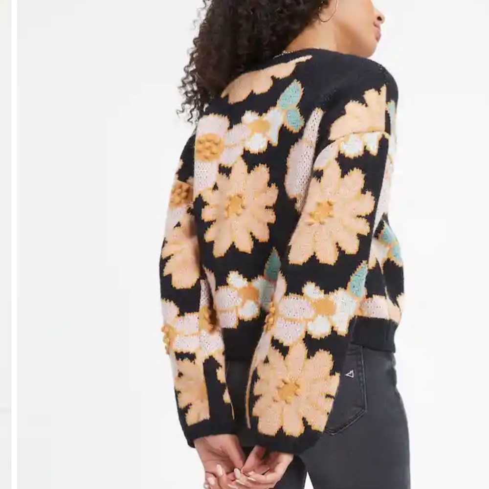 NWT VICI STORIA ARLOW FLORAL EMBROIDERED PULLOVER SWEATER SZ XS - Picture 4 of 6